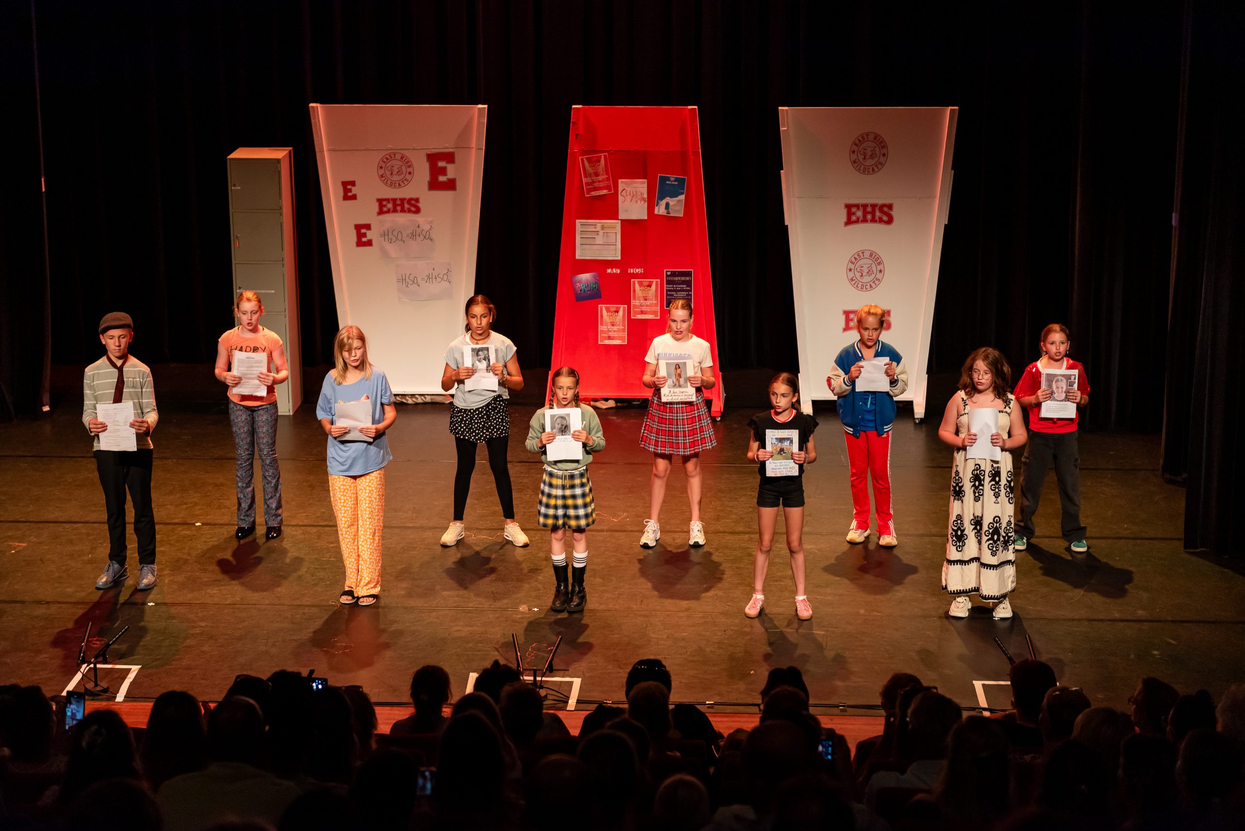 Uitvoering Kodoss: dans en expressie op het podium